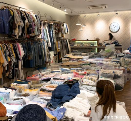 服裝批發(fā)市場(chǎng)的新服裝人 有生意有生活，照賺100萬